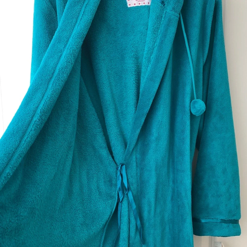 Xhilaration Plush Hooded Sleepwear Robe in Teal - Picture 4 of 8